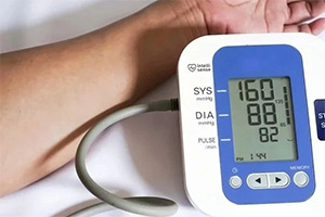 55岁之前发生的高血压或可遗传给下一代，年轻高血压患者更需强化降压